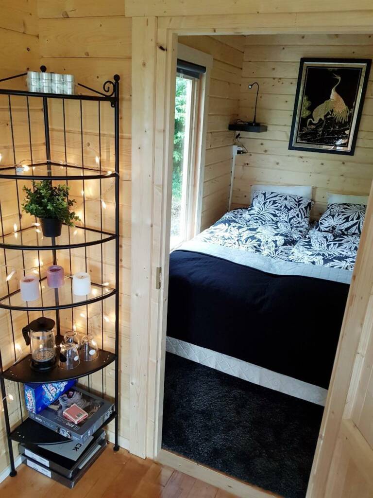 Un bungalow bois habitable de 18m² pour vos vacances : prix imbattable de 26 100€ 7 interieur chambre bungalow bois holidaycamping